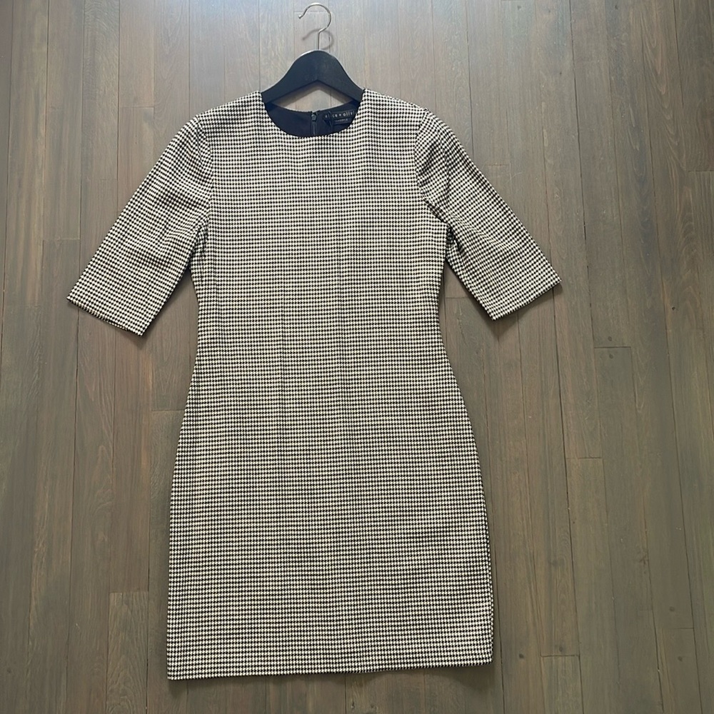 Alice + Olivia Classics Size 10 Delora Houndstooth Sheath dress